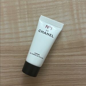 N1 de chanel crème camellia rouge sample 5ml